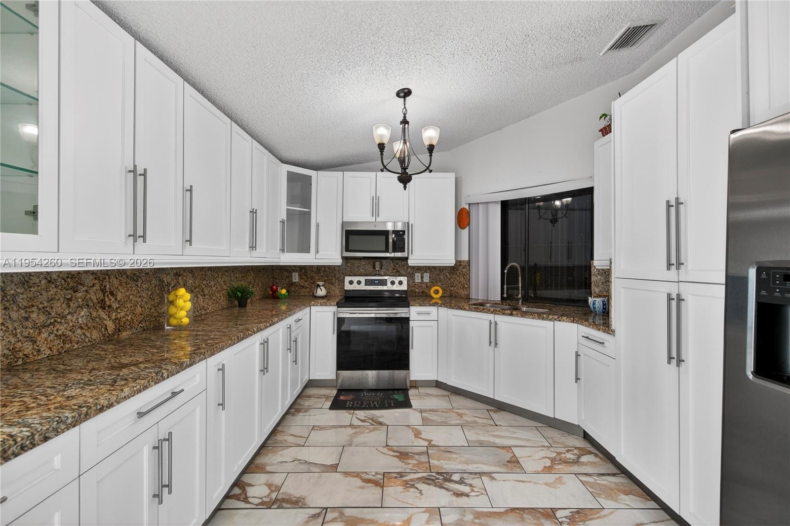 COLONIAL PINES - Residential