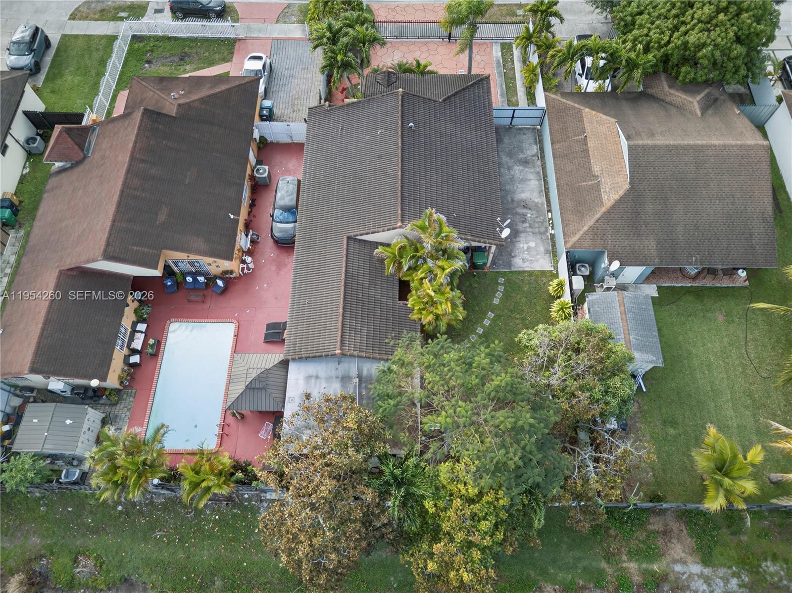 COLONIAL PINES - Residential