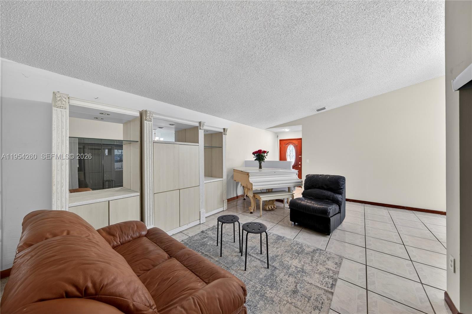 COLONIAL PINES - Residential