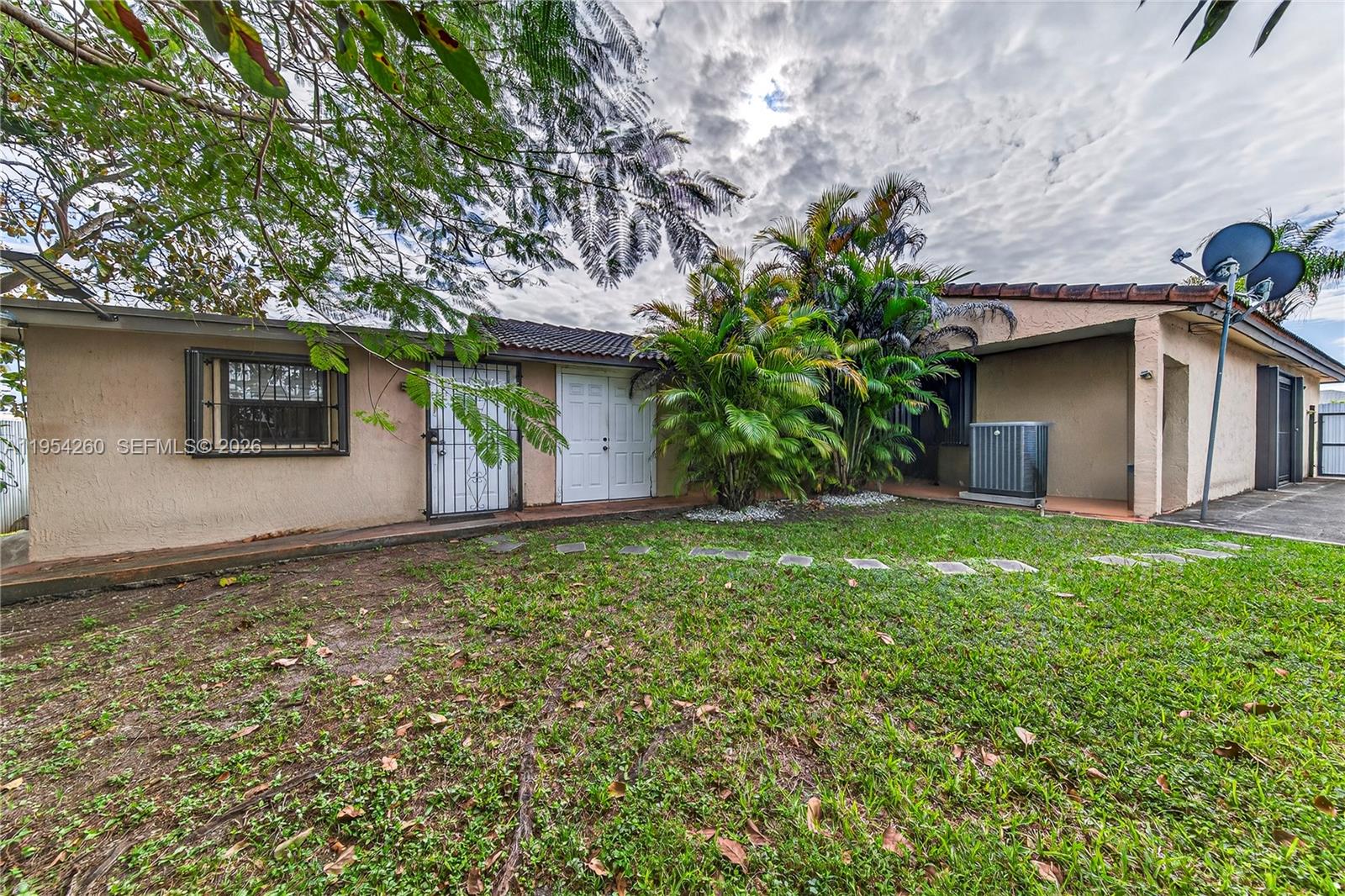 COLONIAL PINES - Residential