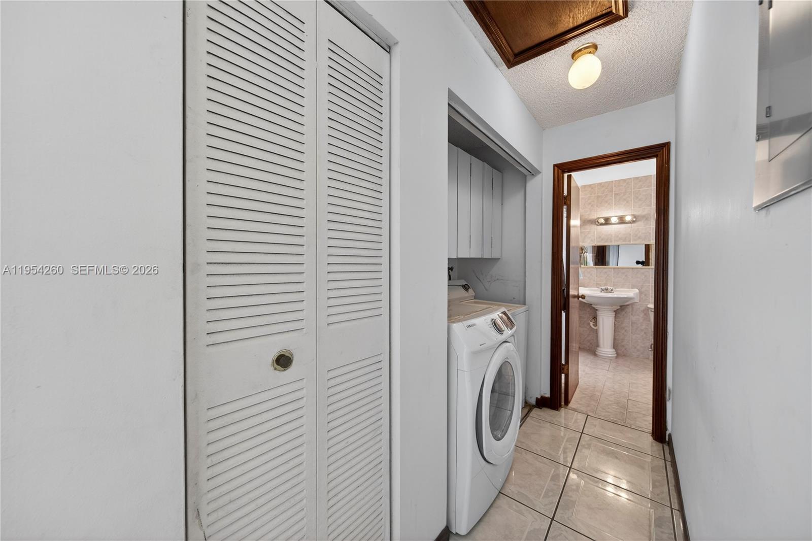 COLONIAL PINES - Residential