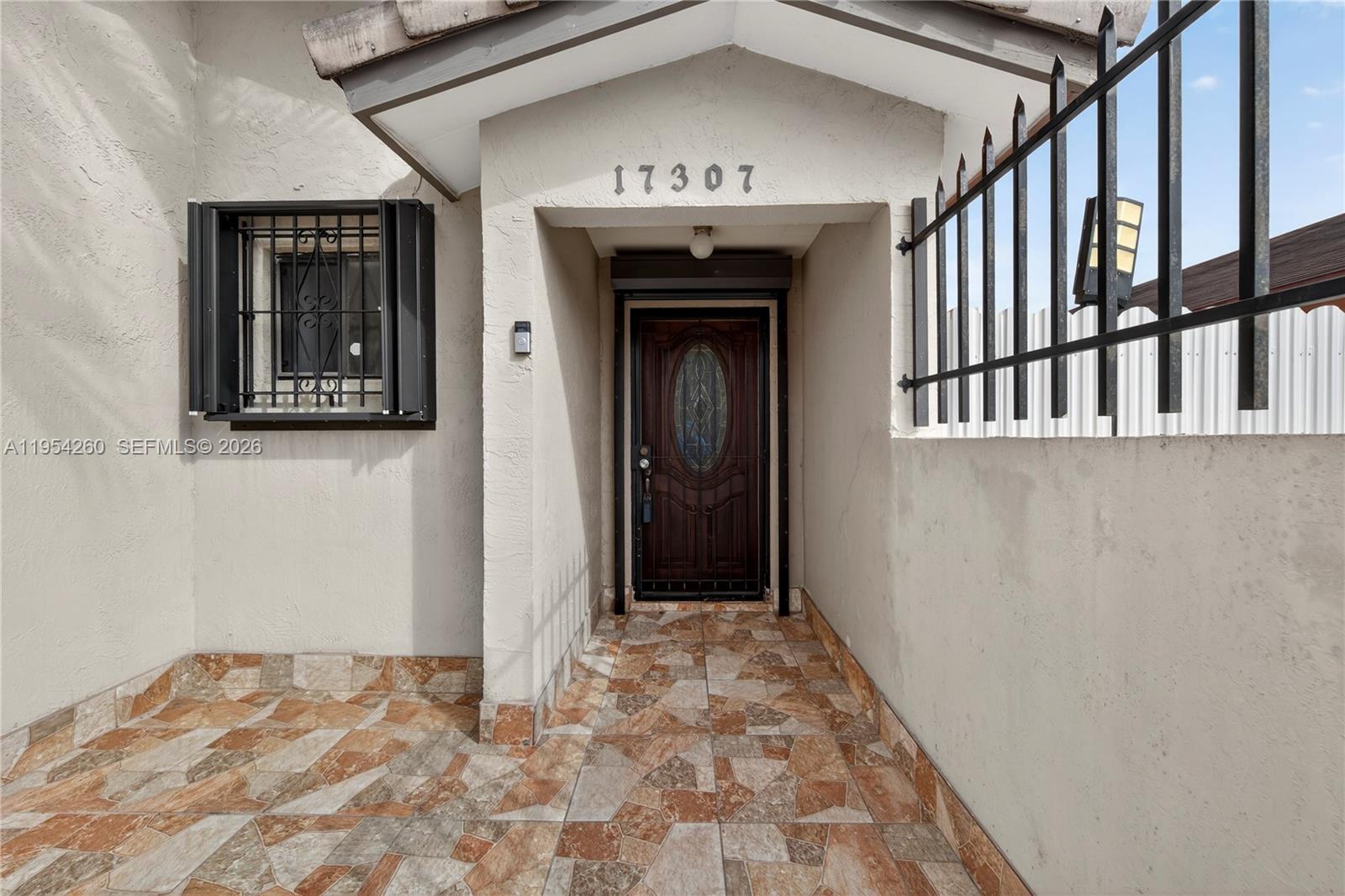 COLONIAL PINES - Residential