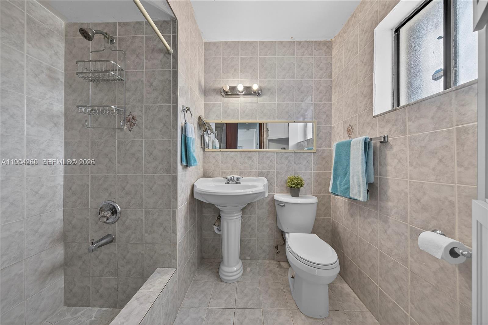 COLONIAL PINES - Residential