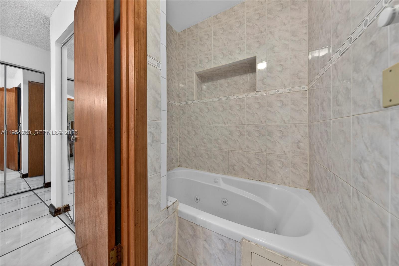 COLONIAL PINES - Residential