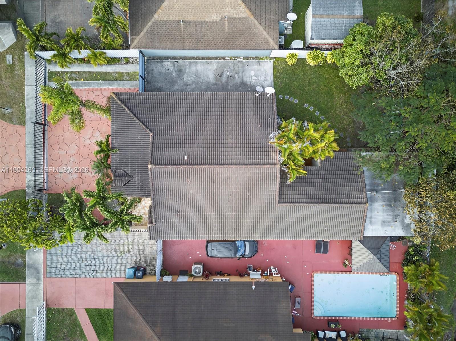 COLONIAL PINES - Residential