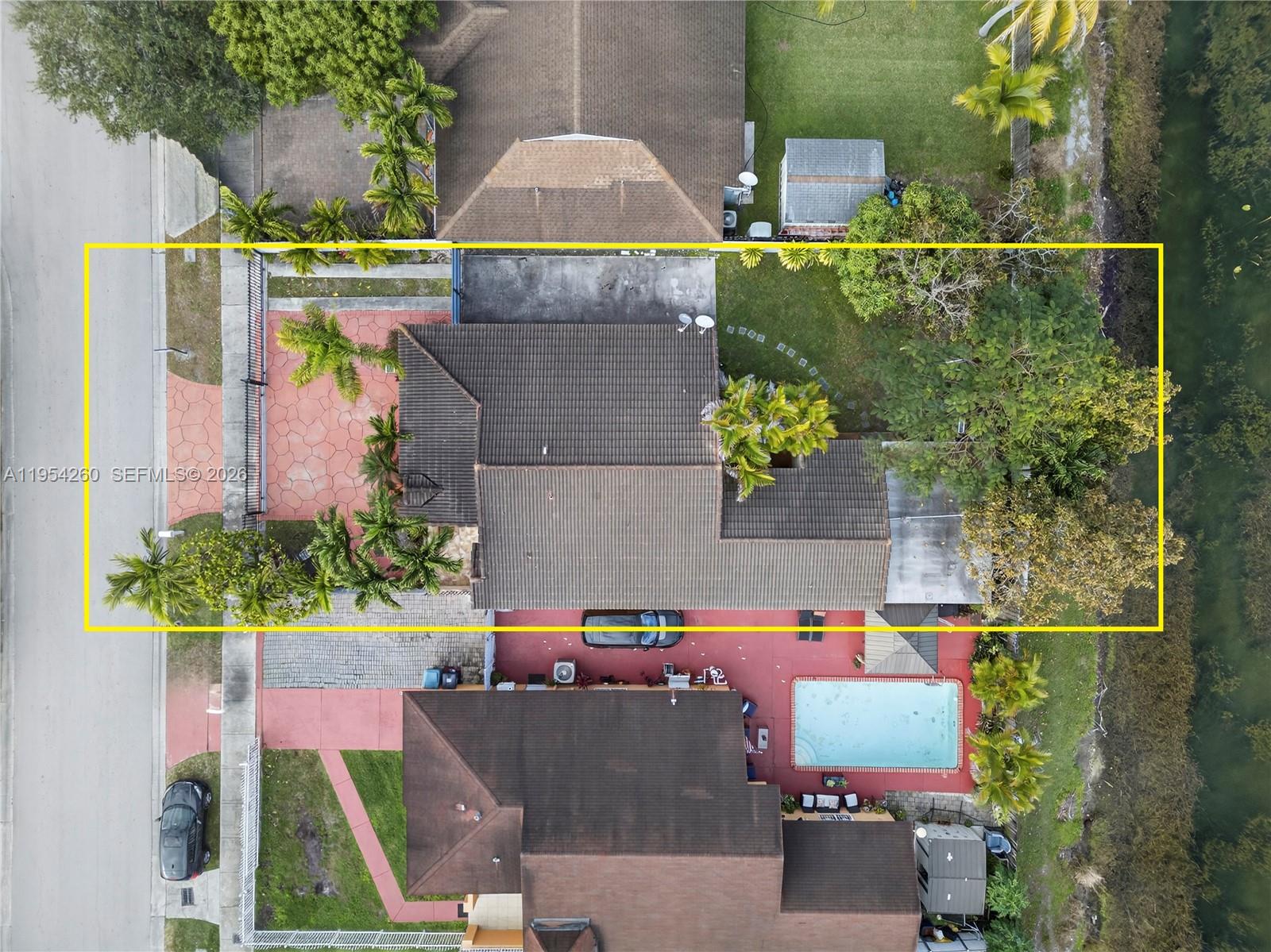 COLONIAL PINES - Residential