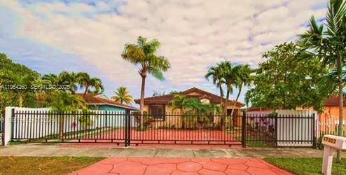 COLONIAL PINES - Residential