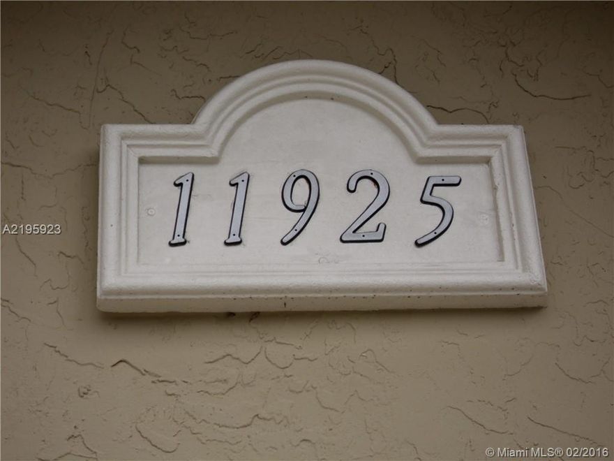 Beautiful house, completely remodeled, 4/2. Granite countertop, stainless steel appliances, wood cabinet, Panda gourmet kitchen,new floor, painting,crown molding,new air conditioner,patio.and more.Centrally,easy transportations,near shopping center,movie  theater and restaurant.