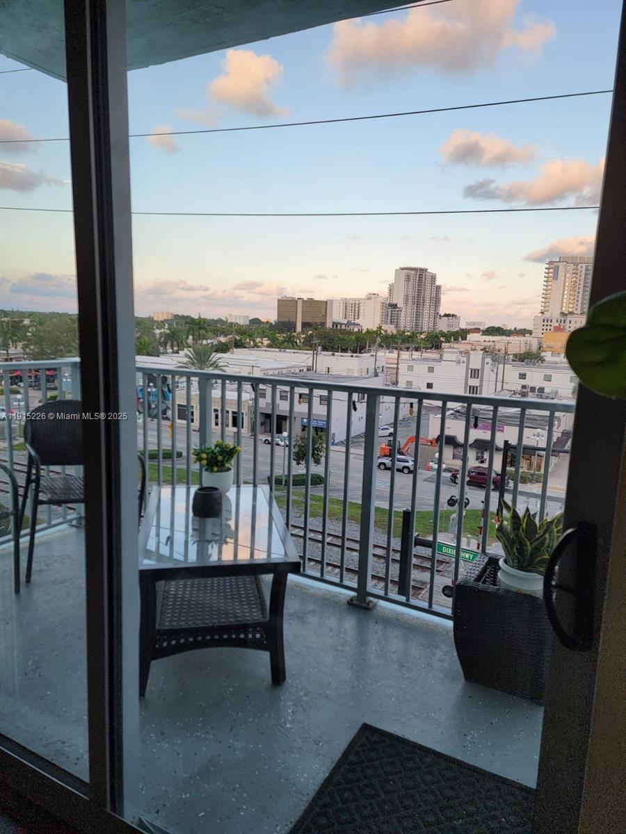 HOLLYWOOD STATION RES CON - Residential Lease