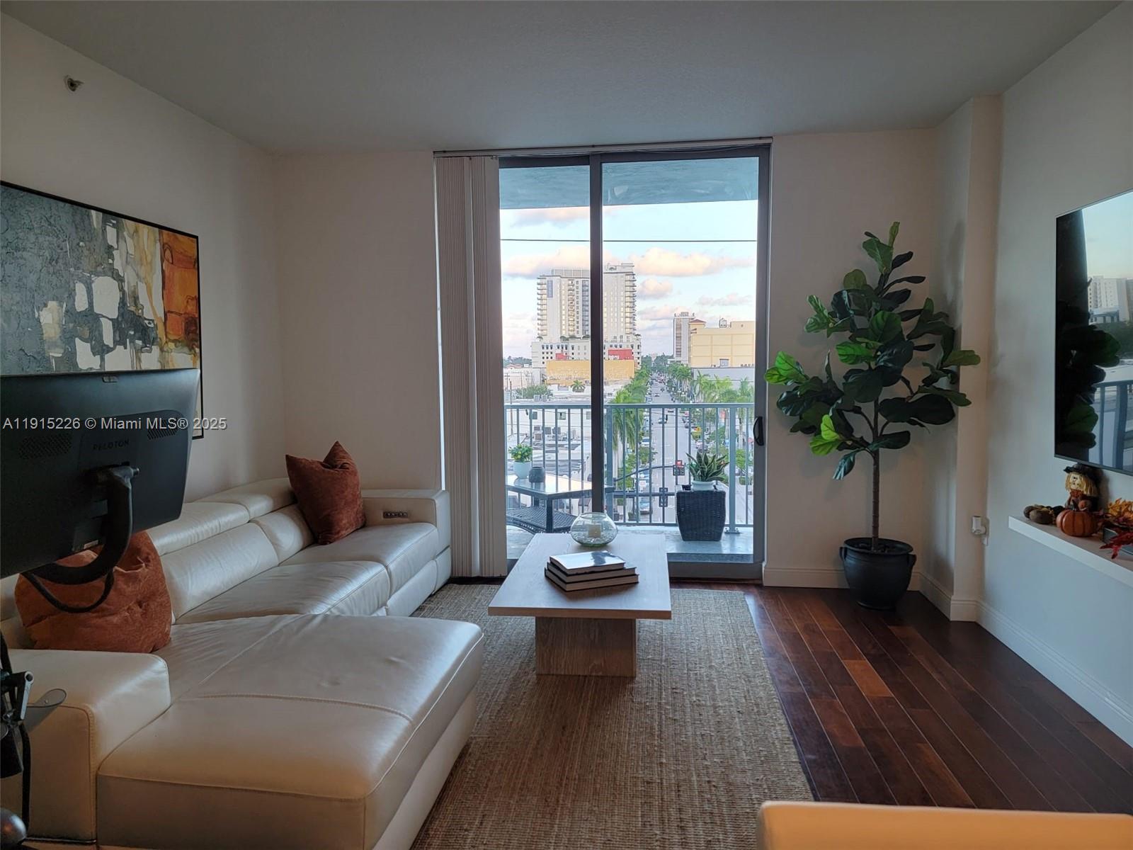 HOLLYWOOD STATION RES CON - Residential Lease