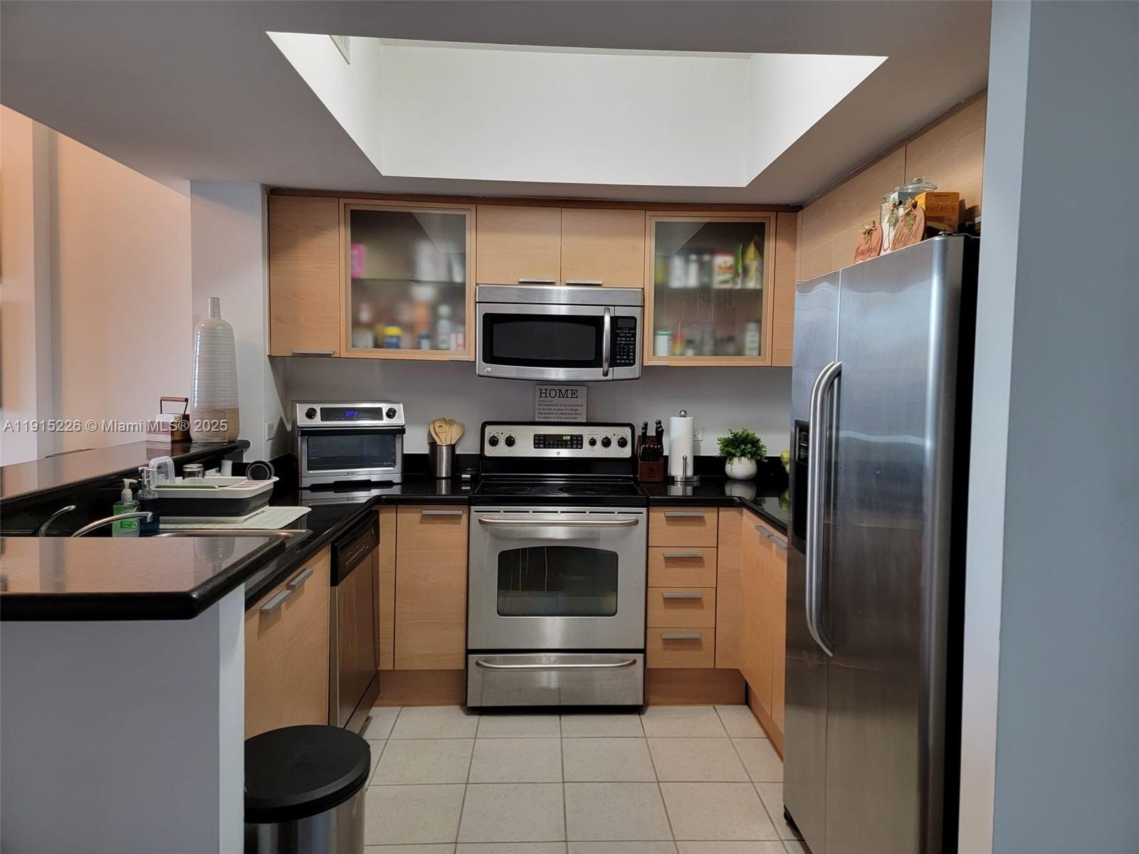 HOLLYWOOD STATION RES CON - Residential Lease