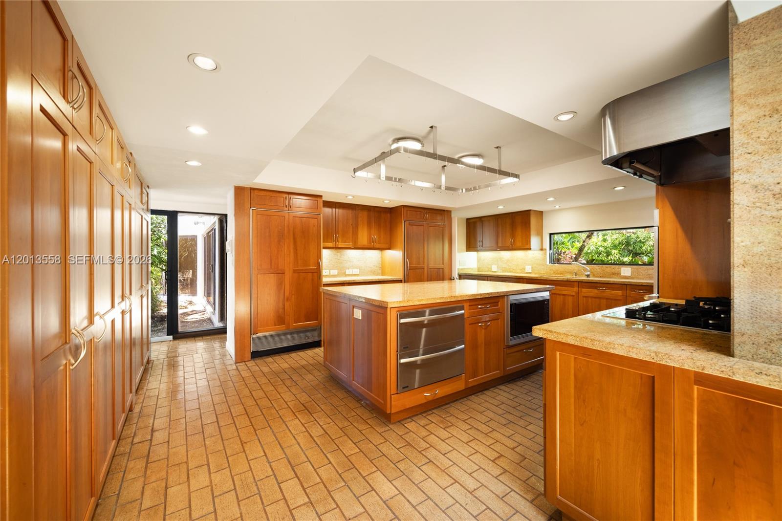 SANS SOUCI CORR PL OF 2ND - Residential