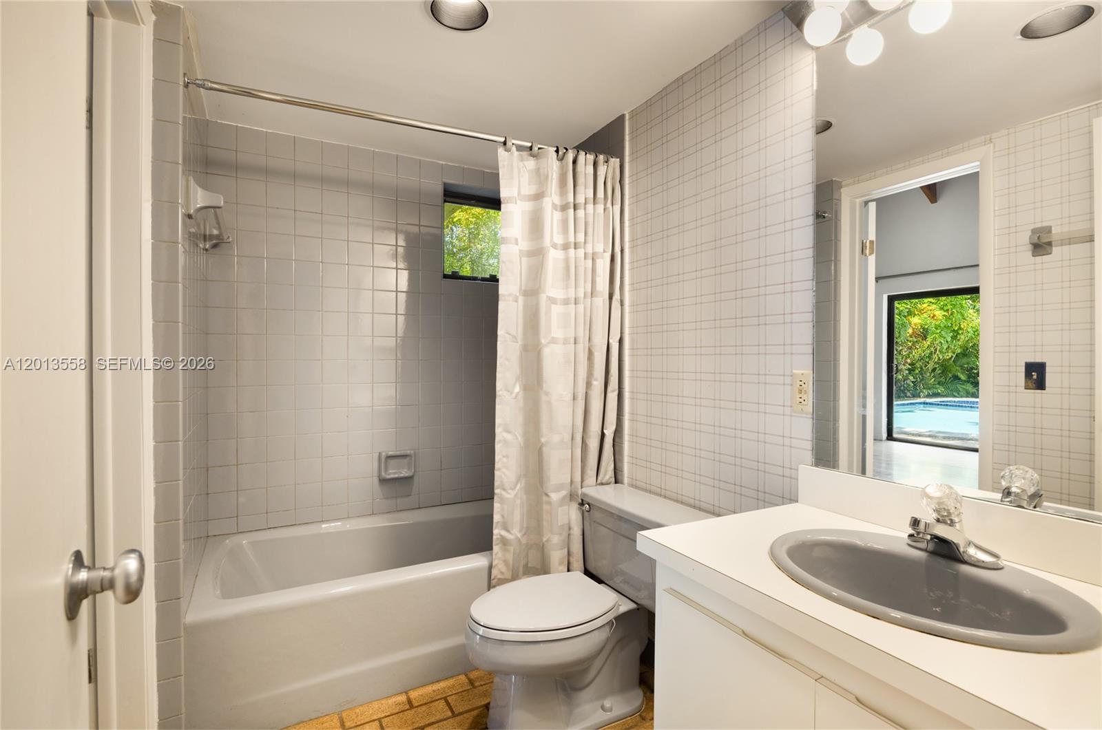 SANS SOUCI CORR PL OF 2ND - Residential