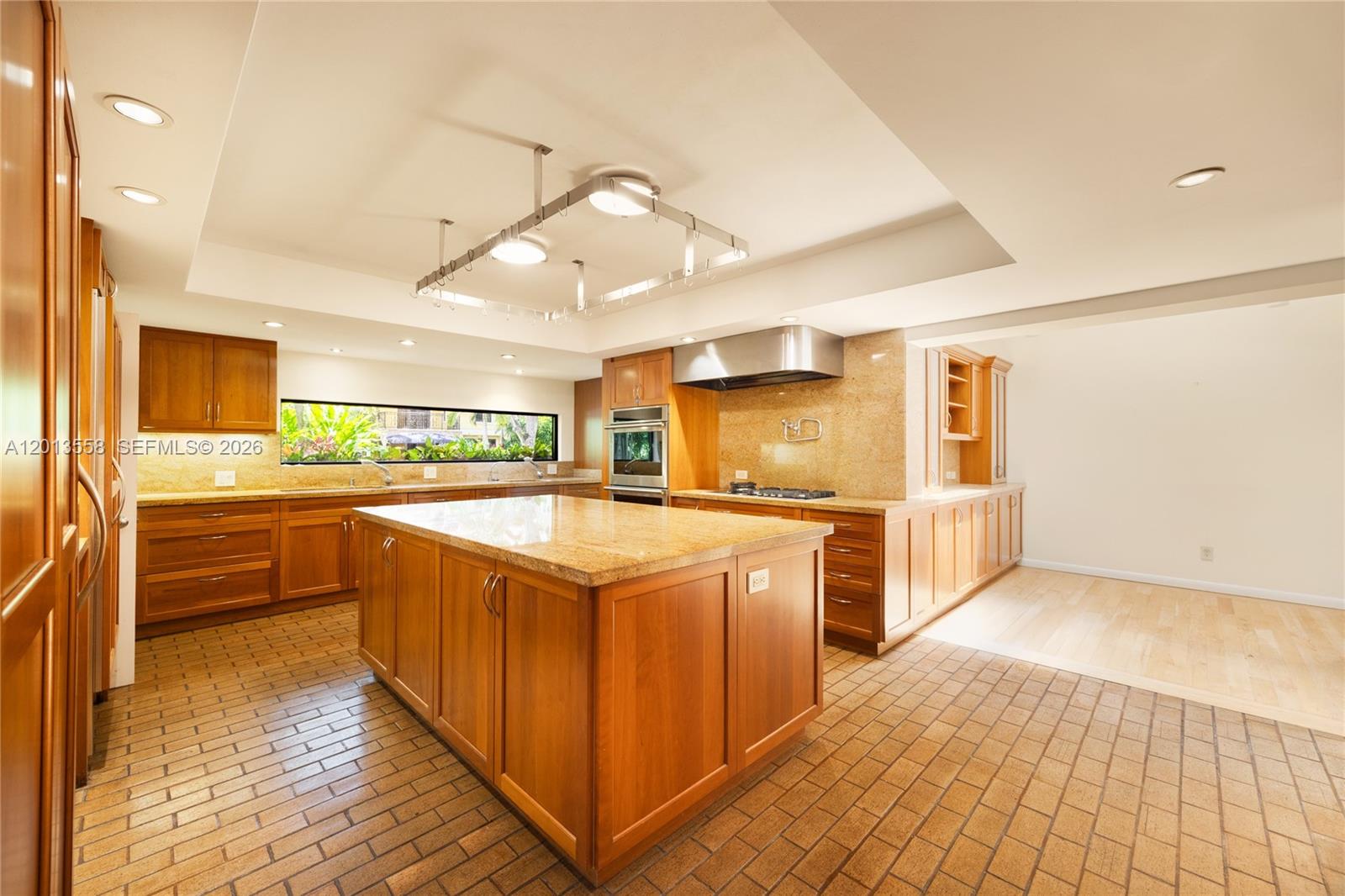 SANS SOUCI CORR PL OF 2ND - Residential