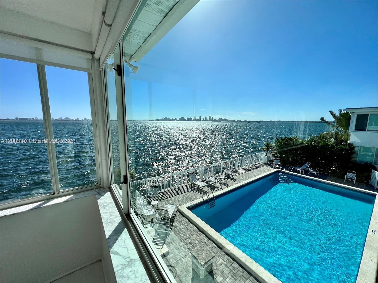 1840 S Treasure Dr 11