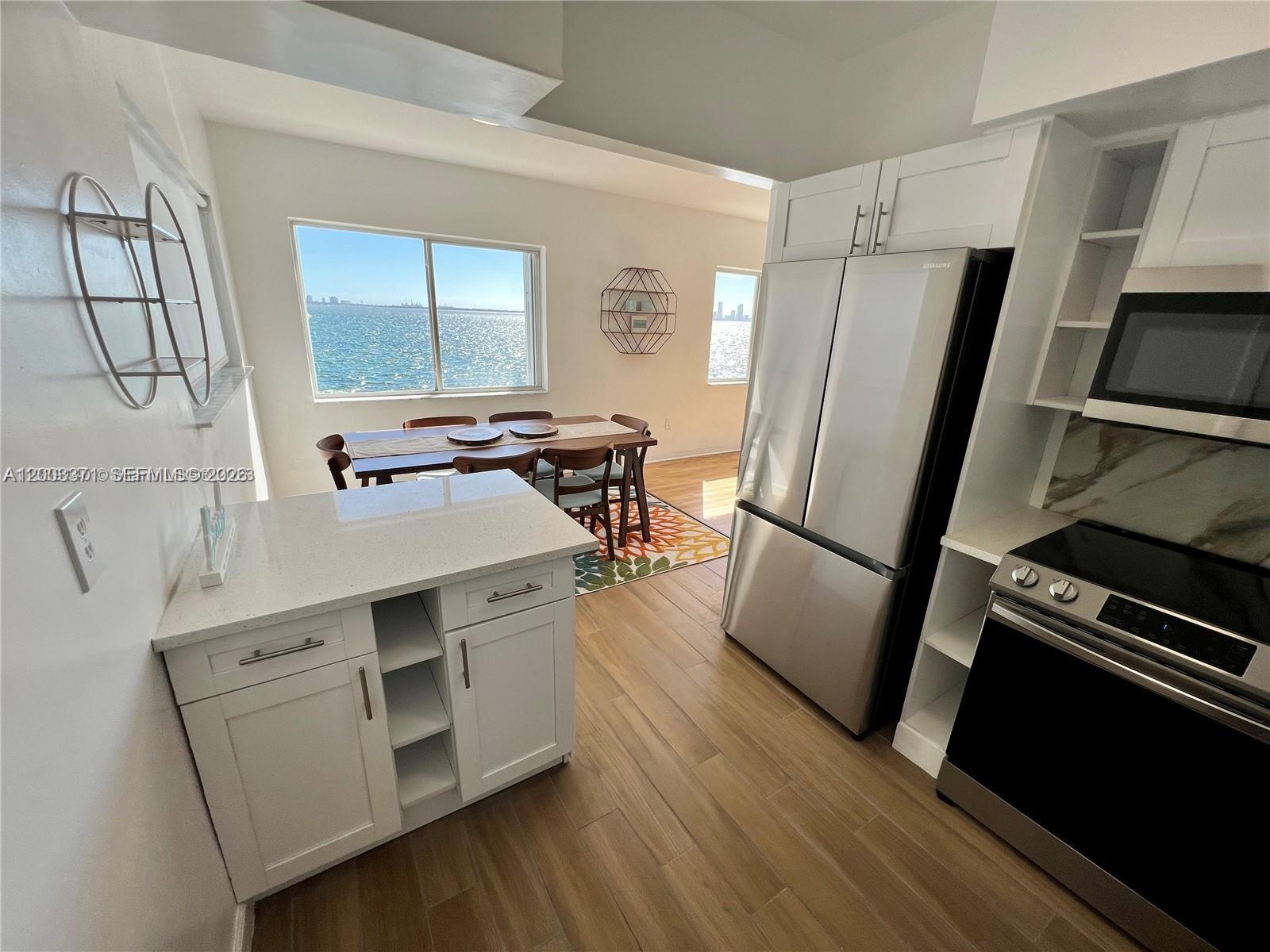 1840 S Treasure Dr 11