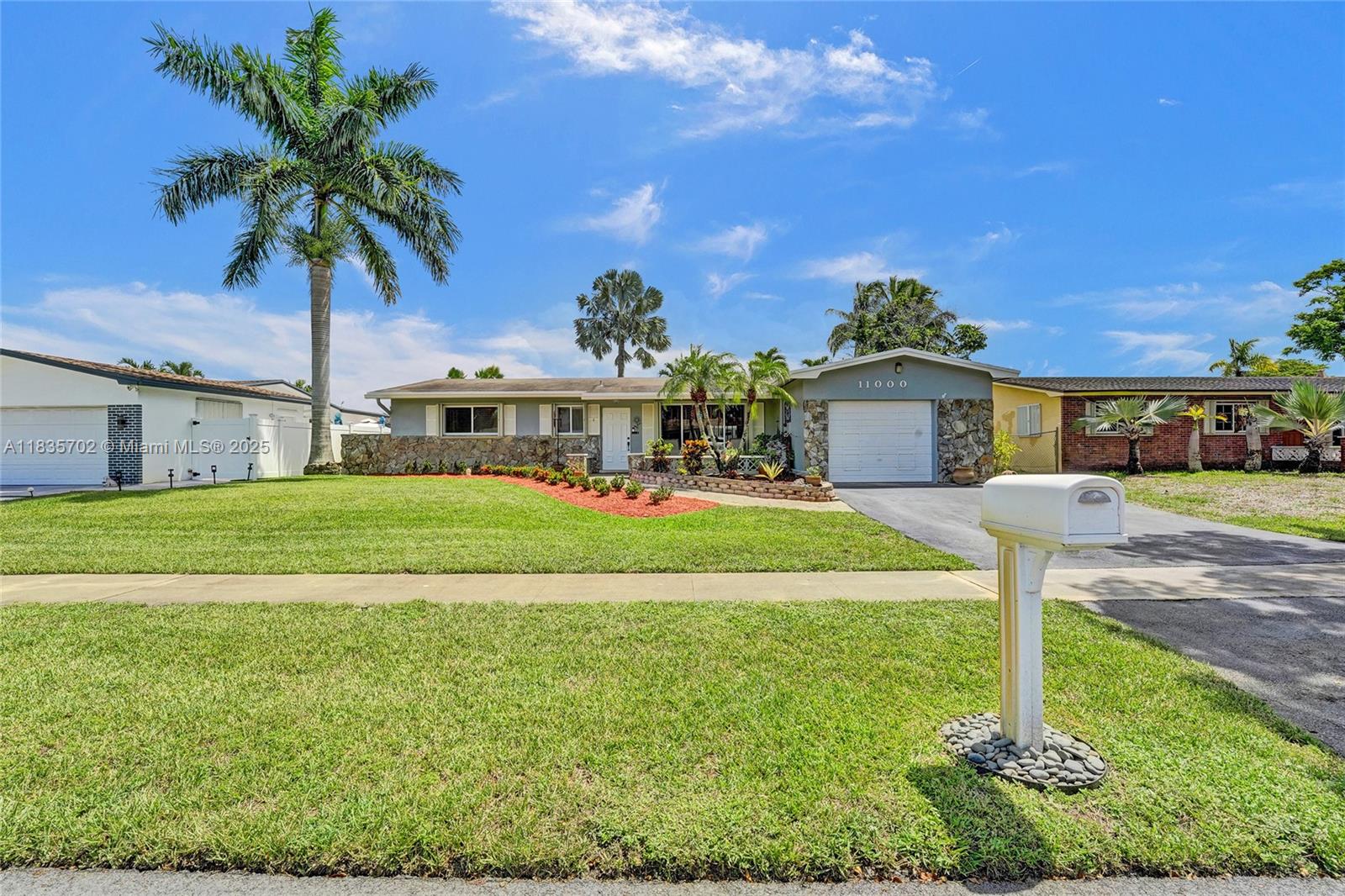 PEMBROKE LAKES SEC 2 - Residential