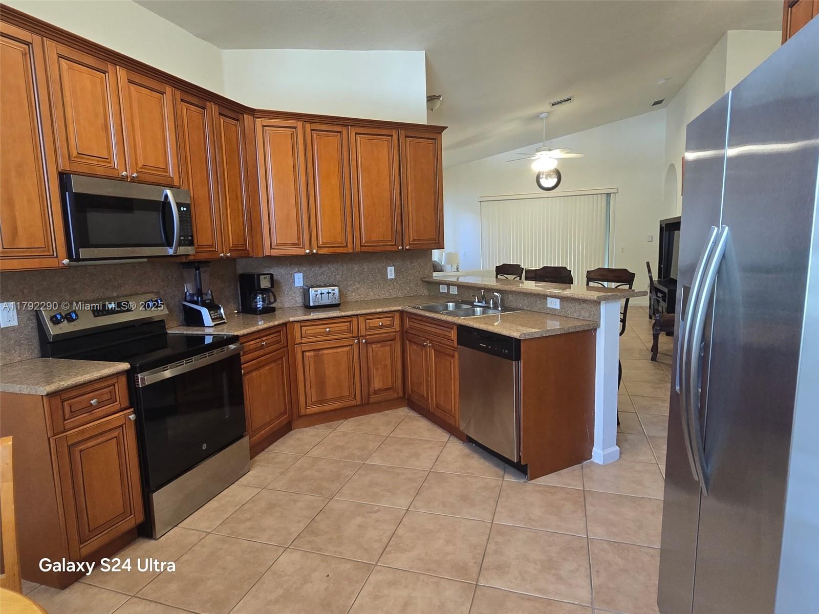 1640 Ne 37th Ave, Homestead, Miami-Dade County, Florida - 3 Bedrooms  
2 Bathrooms - 