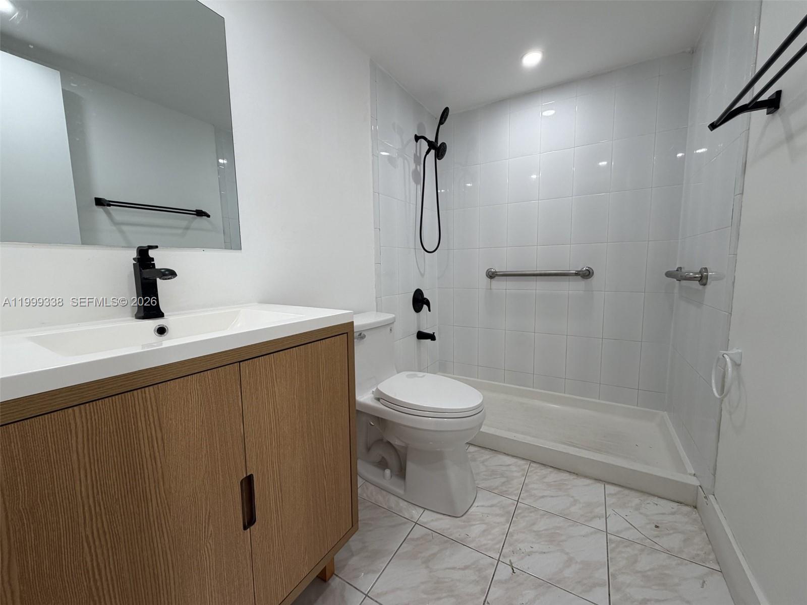 FERNWOODS CONDO NO 3 - Residential Lease