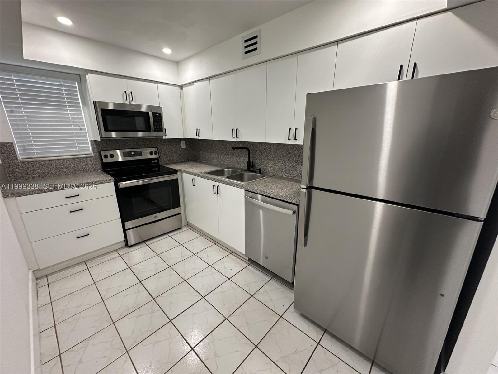 FERNWOODS CONDO NO 3 - Residential Lease