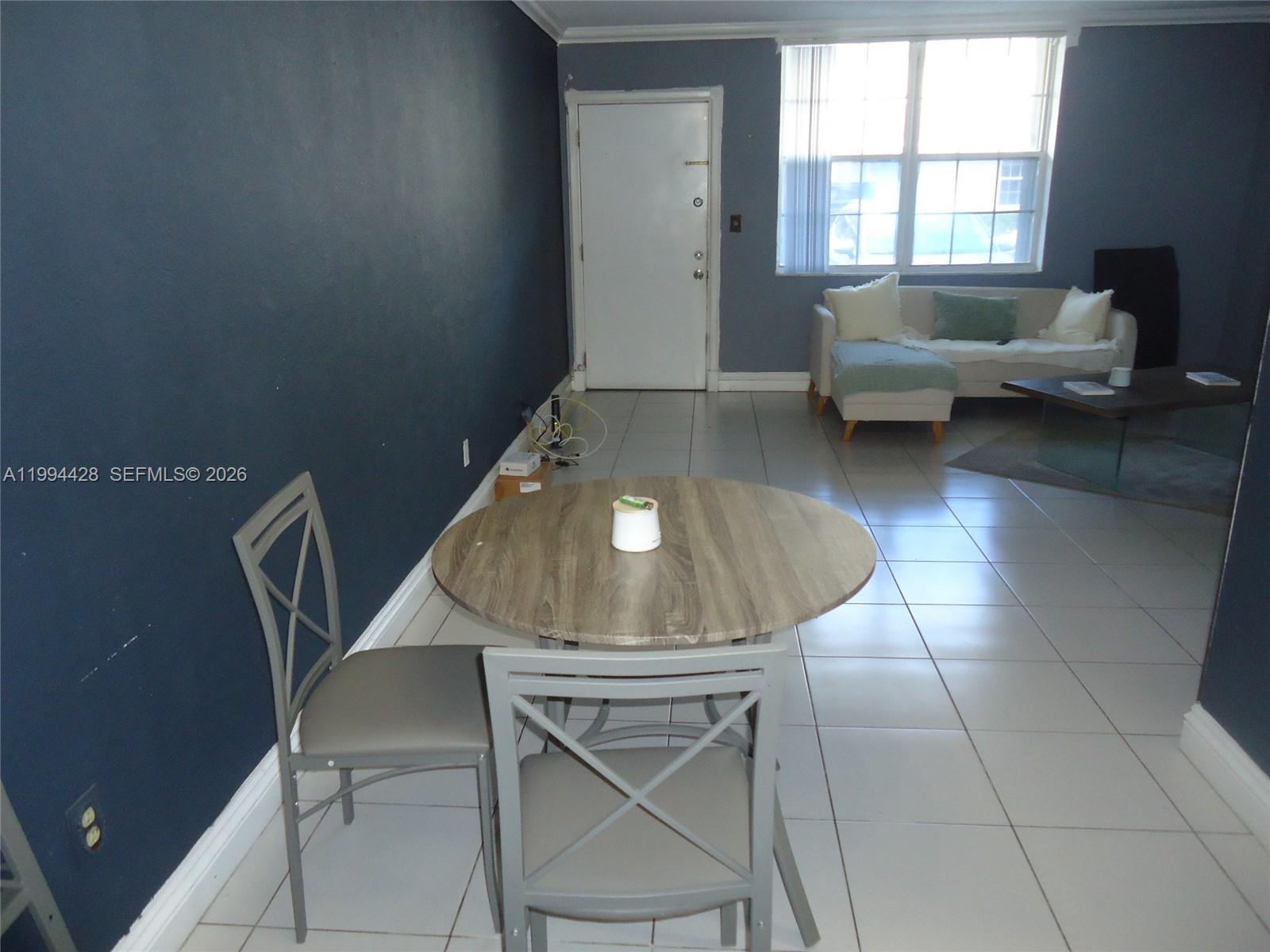 NO BAY WHITE HOUSE NO 2 C - Residential Lease