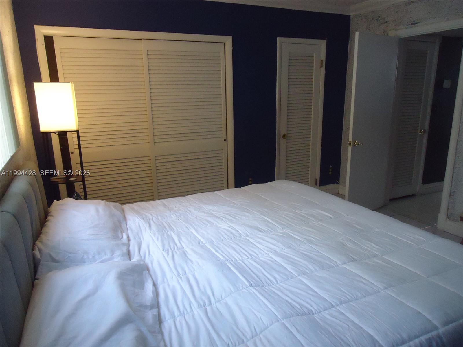 NO BAY WHITE HOUSE NO 2 C - Residential Lease