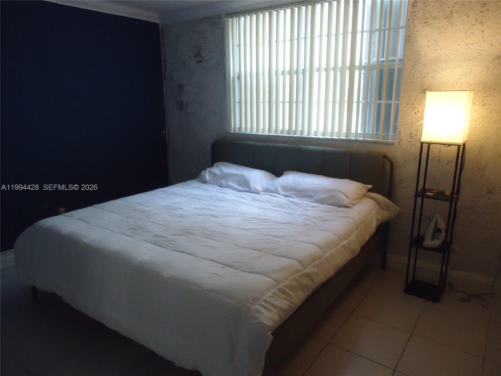 NO BAY WHITE HOUSE NO 2 C - Residential Lease