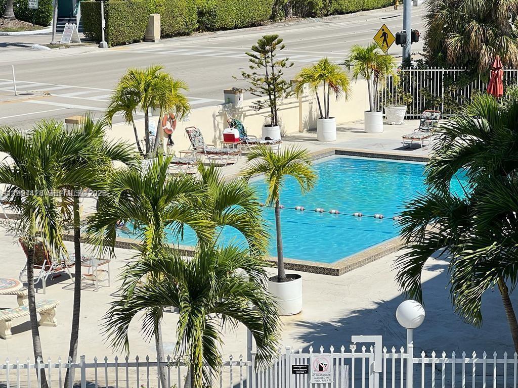 NO BAY WHITE HOUSE NO 2 C - Residential Lease