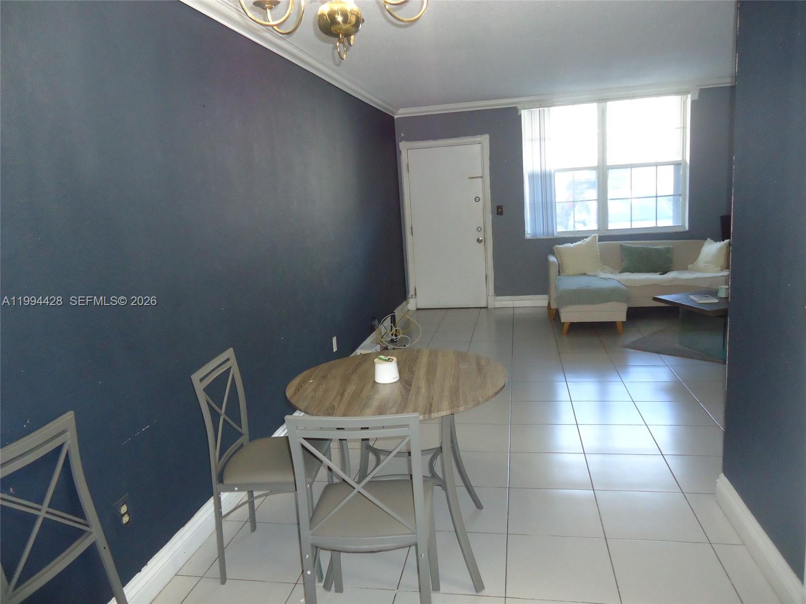 NO BAY WHITE HOUSE NO 2 C - Residential Lease