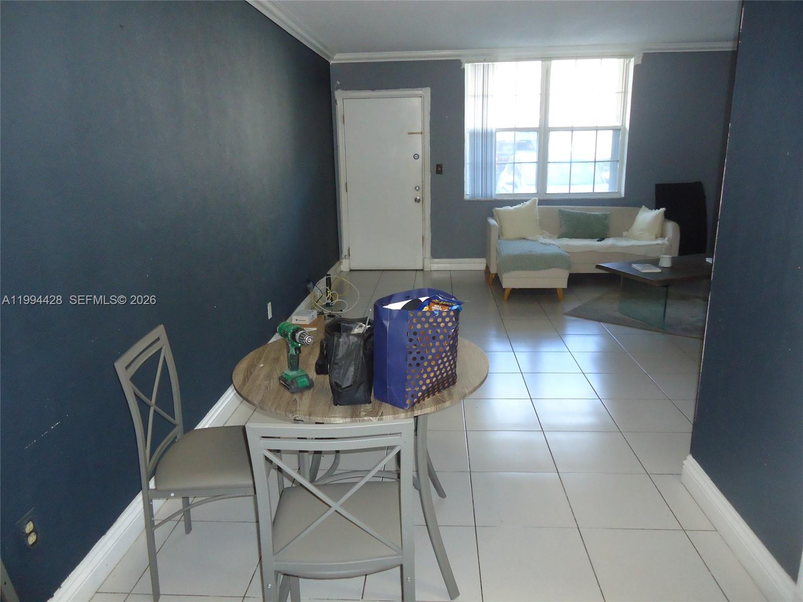 NO BAY WHITE HOUSE NO 2 C - Residential Lease