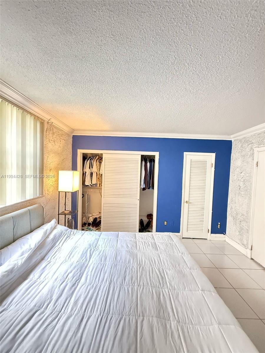 NO BAY WHITE HOUSE NO 2 C - Residential Lease