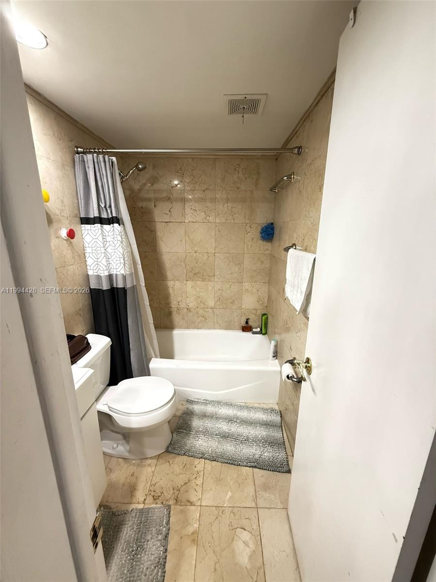 NO BAY WHITE HOUSE NO 2 C - Residential Lease