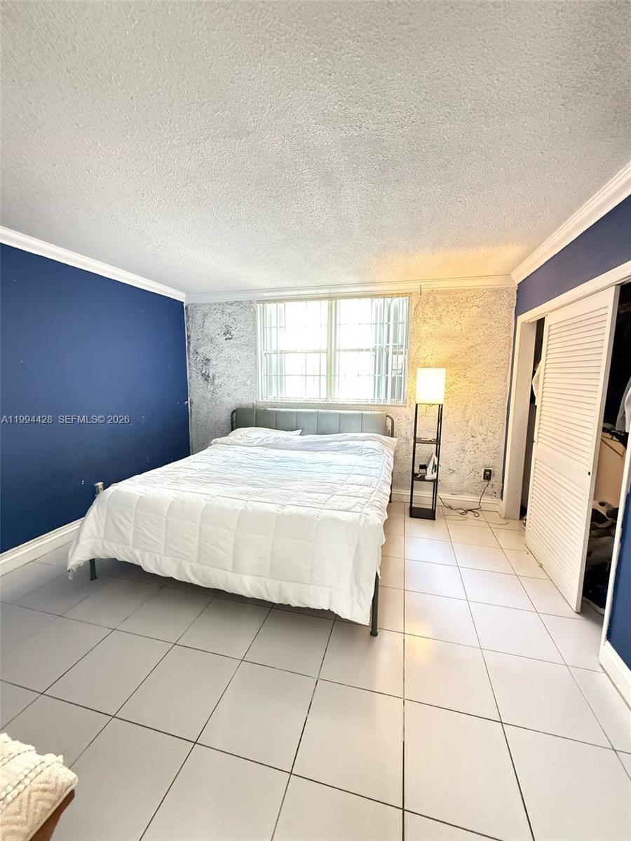 NO BAY WHITE HOUSE NO 2 C - Residential Lease