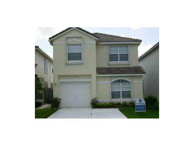 3 2 1/2 Completely Remodeled, (photos are old) Ready for new Tenants. pet friendly