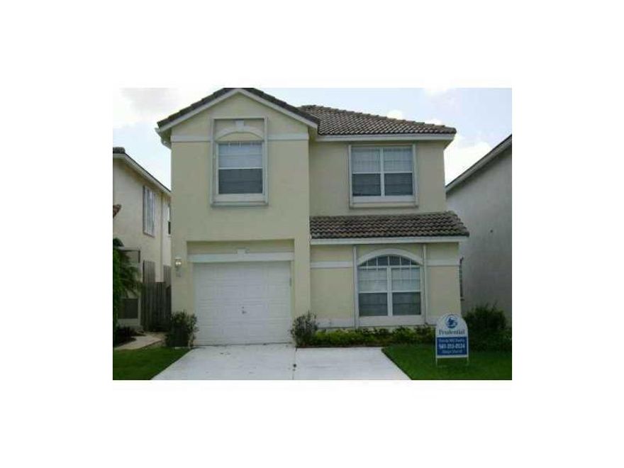 3 2 1/2 Completely Remodeled, (photos are old) Ready for new Tenants.  pet friendly