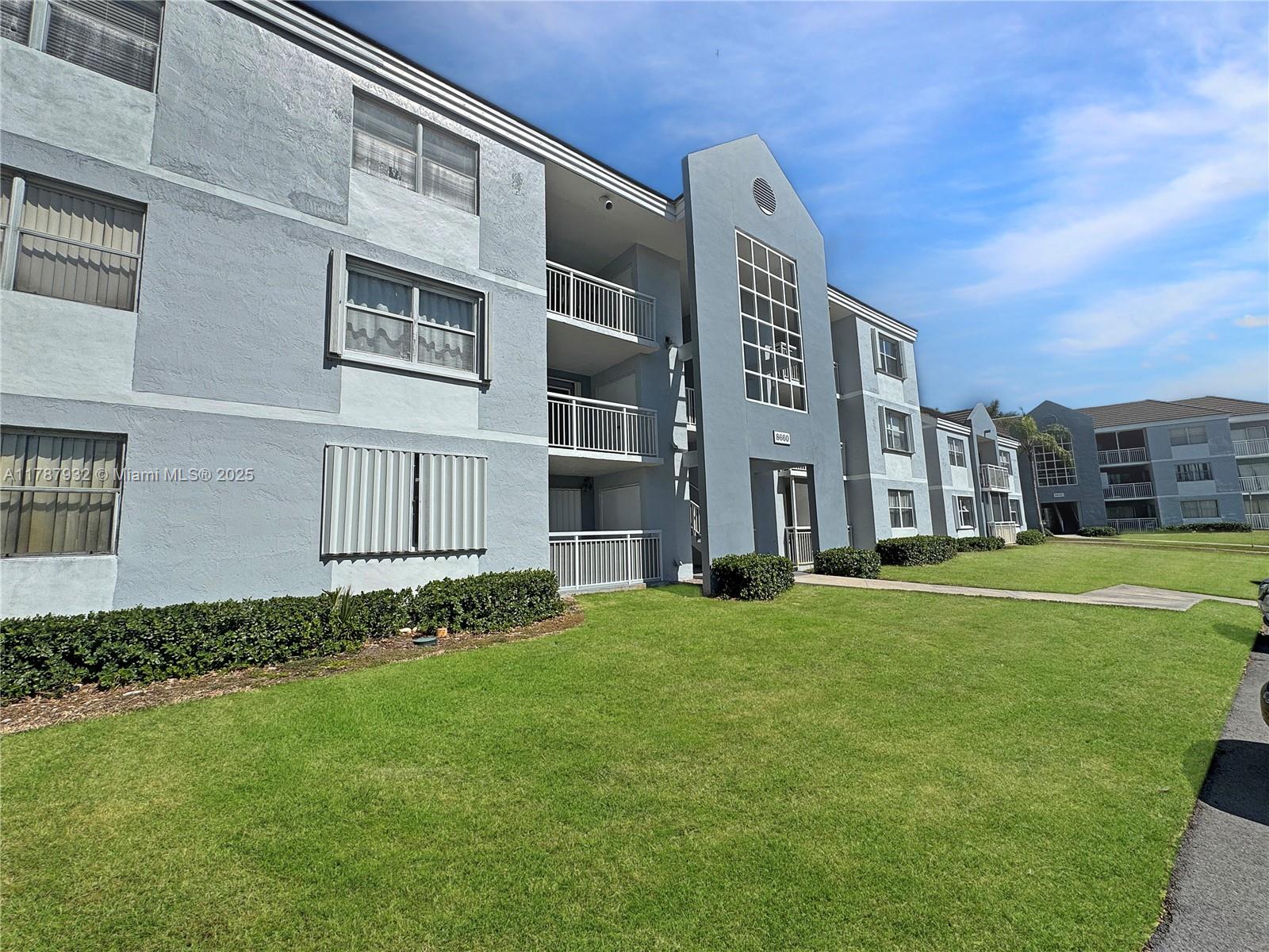 Rental Property at 8660 Sw 212th St 306, Cutler Bay, Miami-Dade County, Florida - Bedrooms: 1 
Bathrooms: 1  - $1,800 MO.