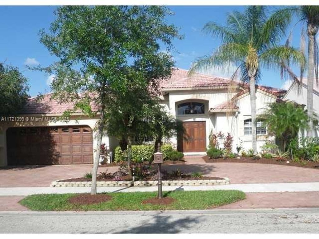 Photo of 800 Lake Blvd, Weston, FL 33326 (MLS # A11721399)