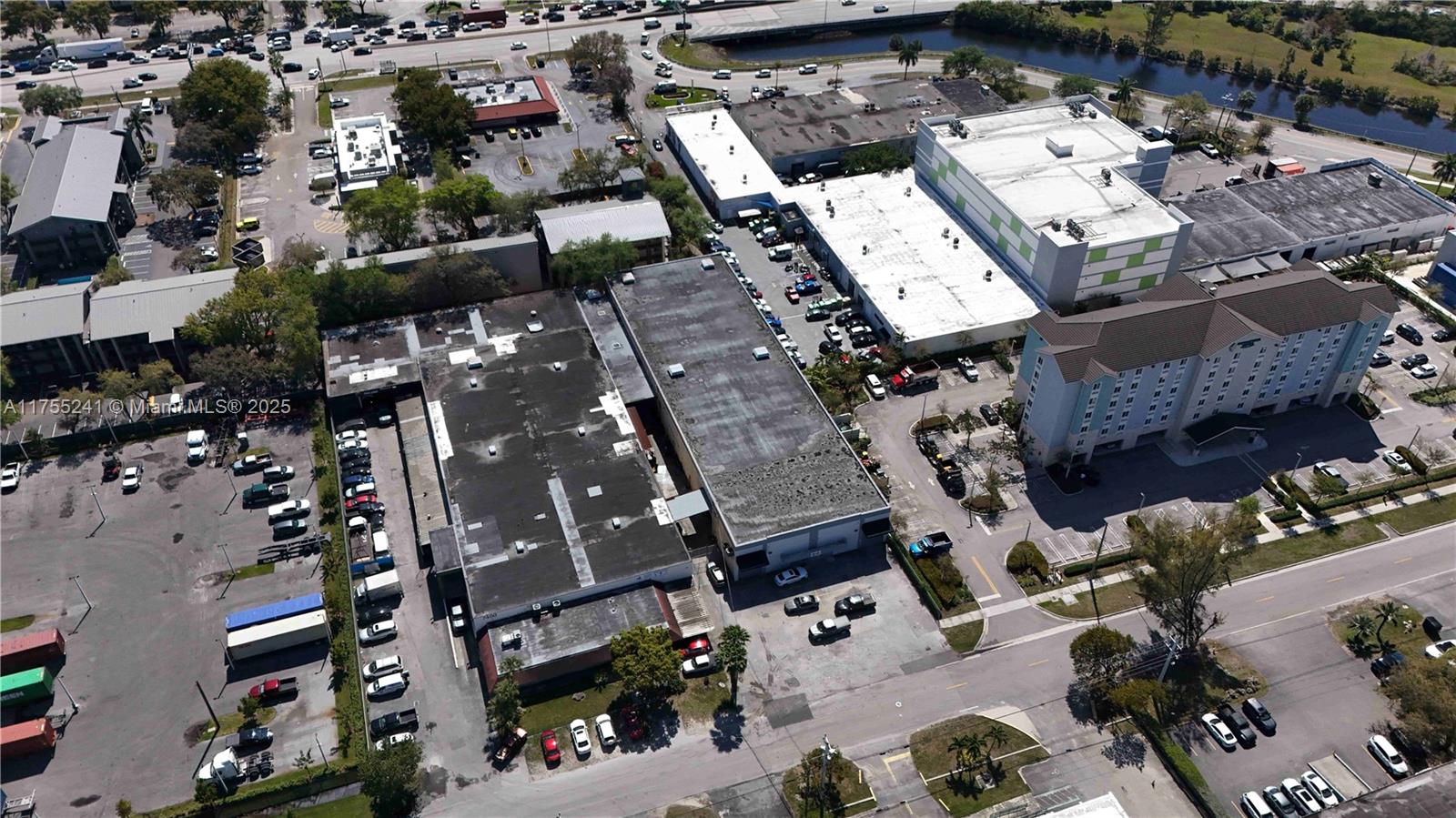 7450 NW 41st St