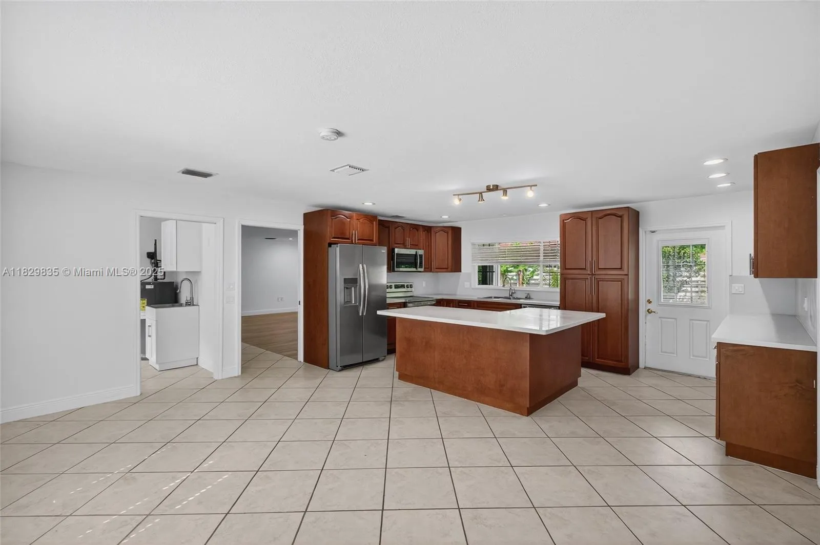 Miami, Florida 33196, United States, 4 Bedrooms Bedrooms, ,2 BathroomsBathrooms,Residential,Active,159356