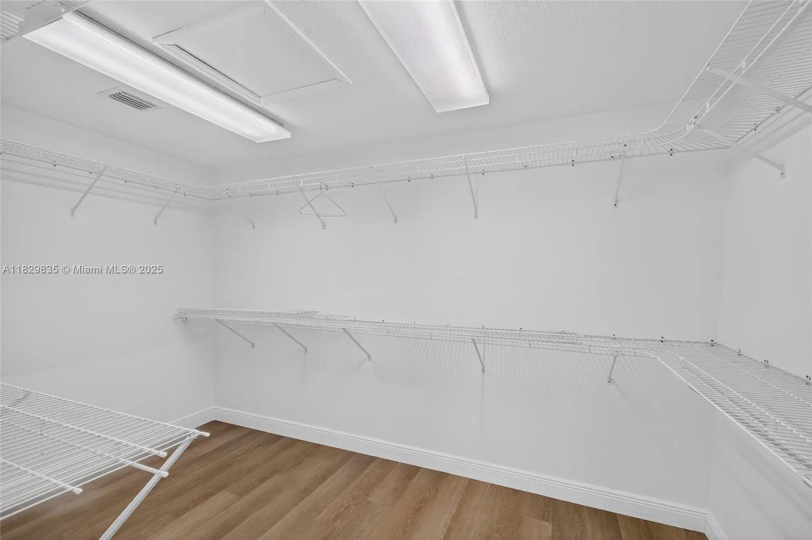 Miami, Florida 33196, United States, 4 Bedrooms Bedrooms, ,2 BathroomsBathrooms,Residential,Active,159356