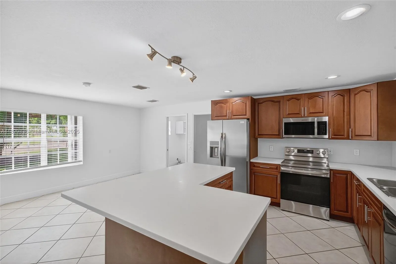 Miami, Florida 33196, United States, 4 Bedrooms Bedrooms, ,2 BathroomsBathrooms,Residential,Active,159356