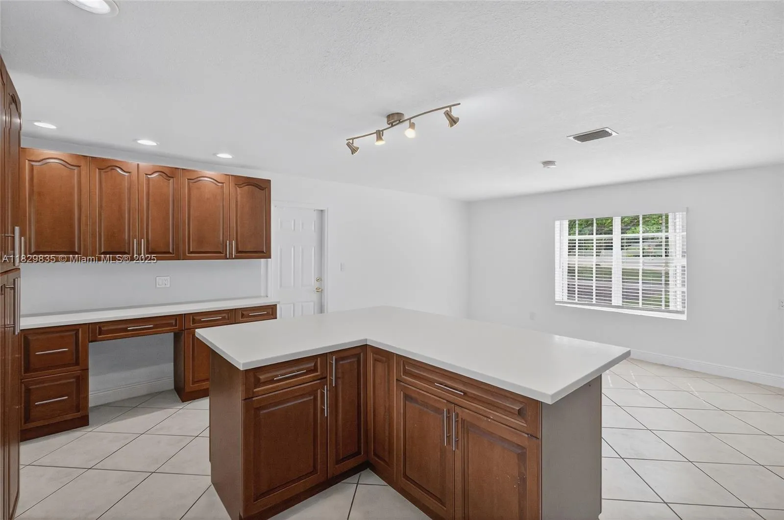 Miami, Florida 33196, United States, 4 Bedrooms Bedrooms, ,2 BathroomsBathrooms,Residential,Active,159356