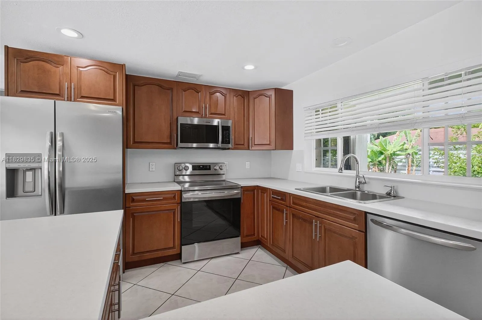 Miami, Florida 33196, United States, 4 Bedrooms Bedrooms, ,2 BathroomsBathrooms,Residential,Active,159356