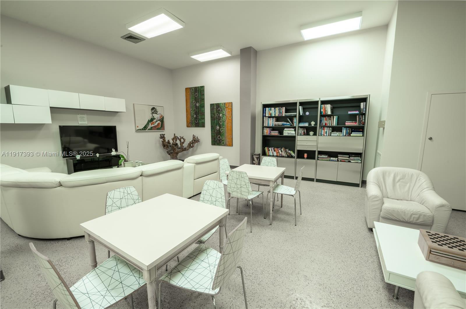 WINSTON TOWERS 500 CONDO - Residential