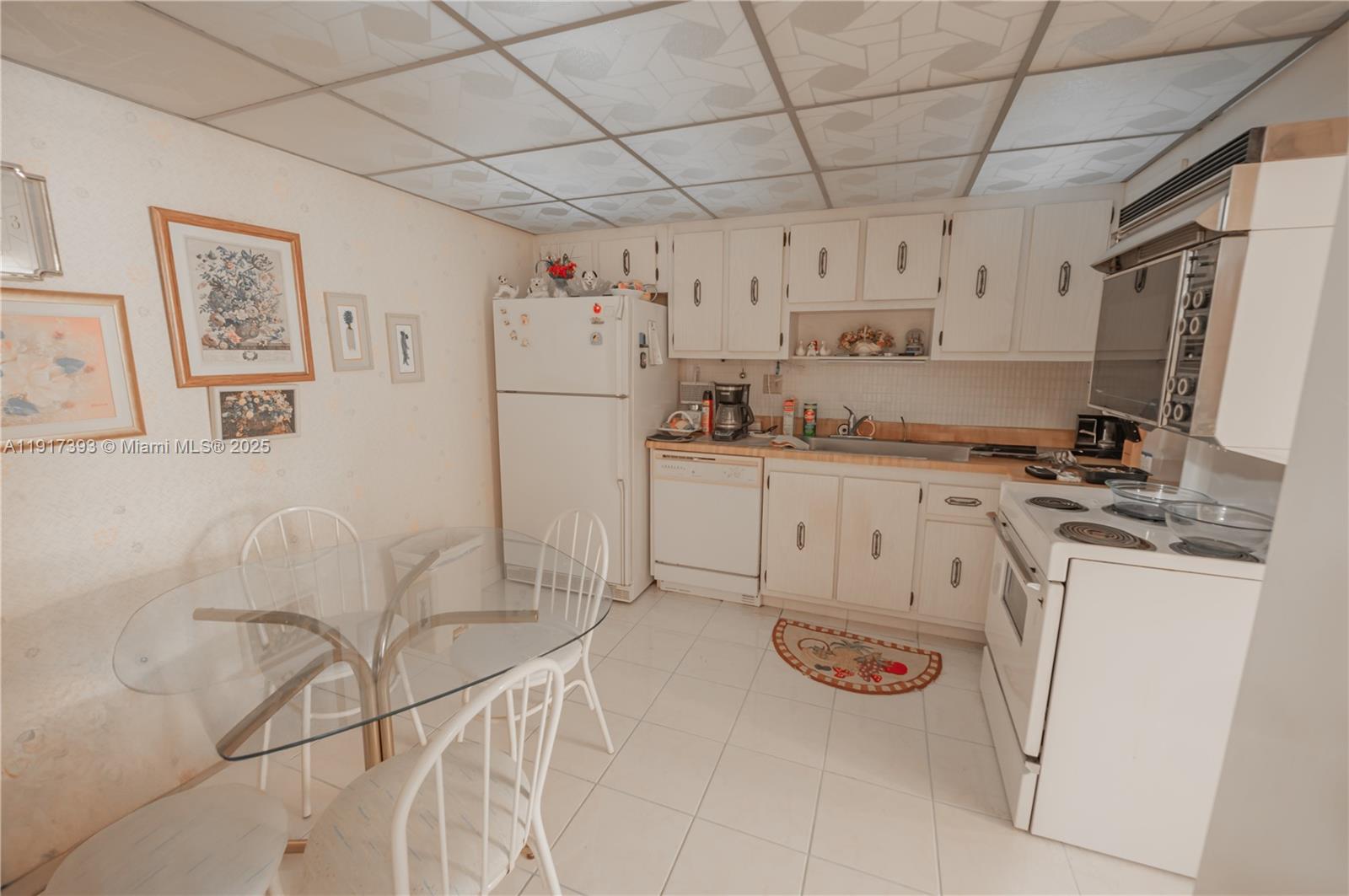 WINSTON TOWERS 500 CONDO - Residential