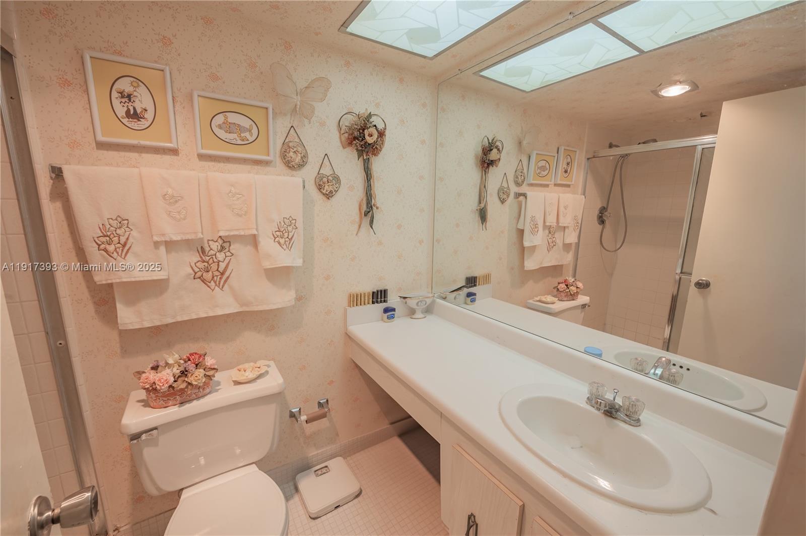 WINSTON TOWERS 500 CONDO - Residential