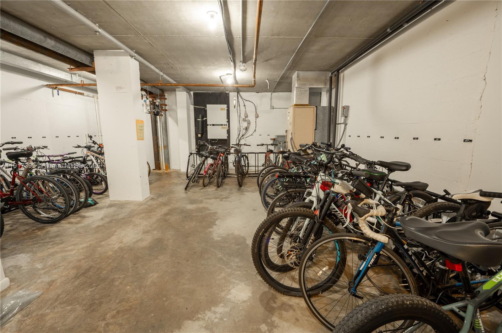 WINSTON TOWERS 500 CONDO - Residential