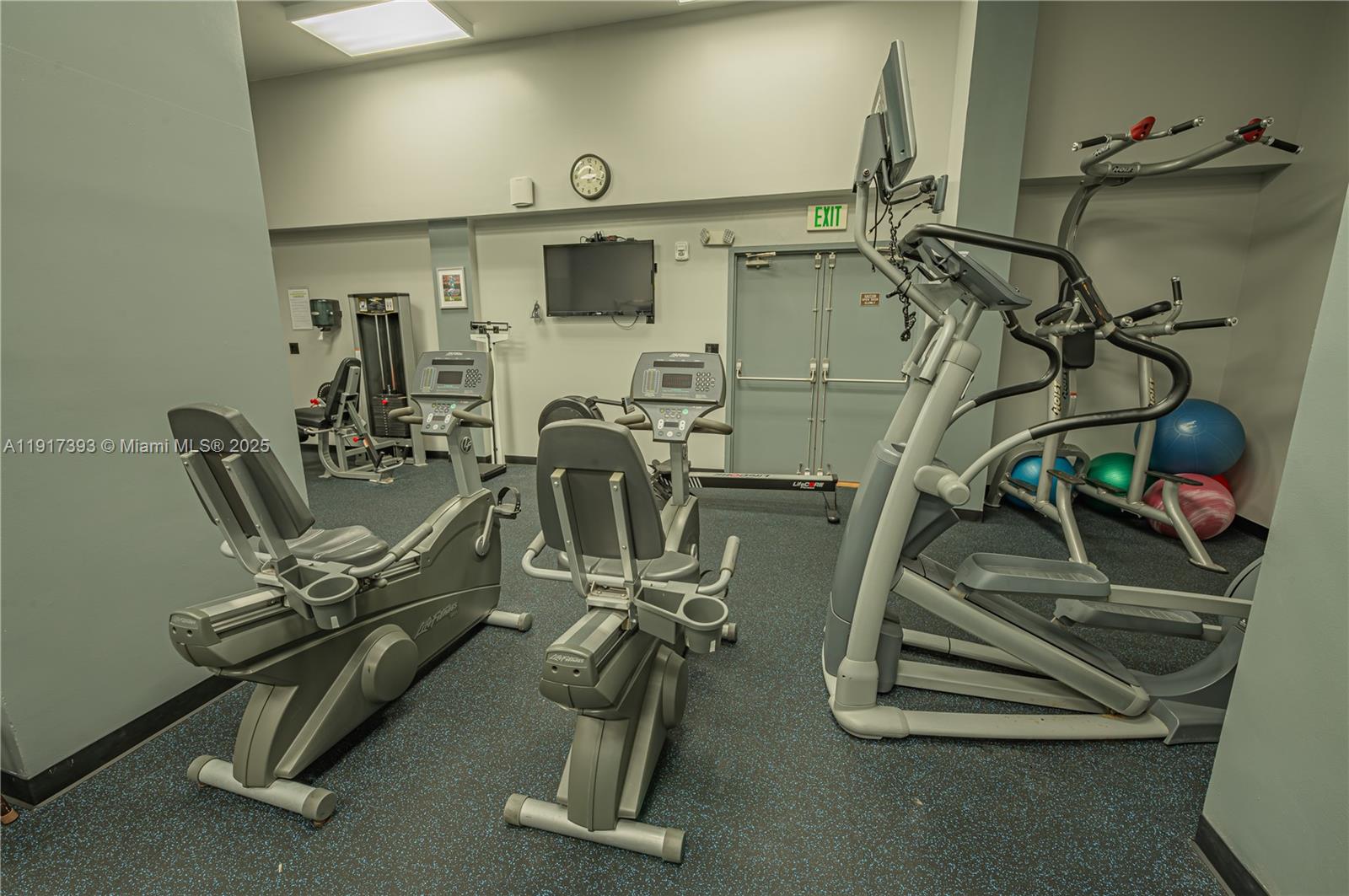 WINSTON TOWERS 500 CONDO - Residential