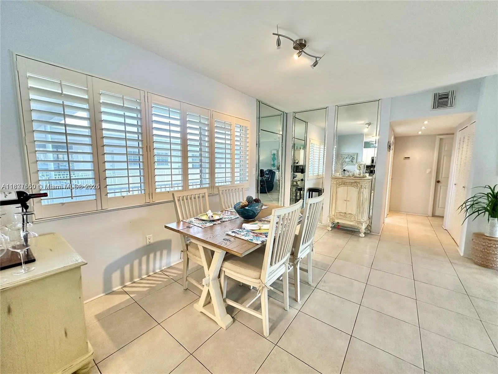 Hallandale Beach, Florida 33009, United States, 2 Bedrooms Bedrooms, ,2 BathroomsBathrooms,Residential,Active,168199
