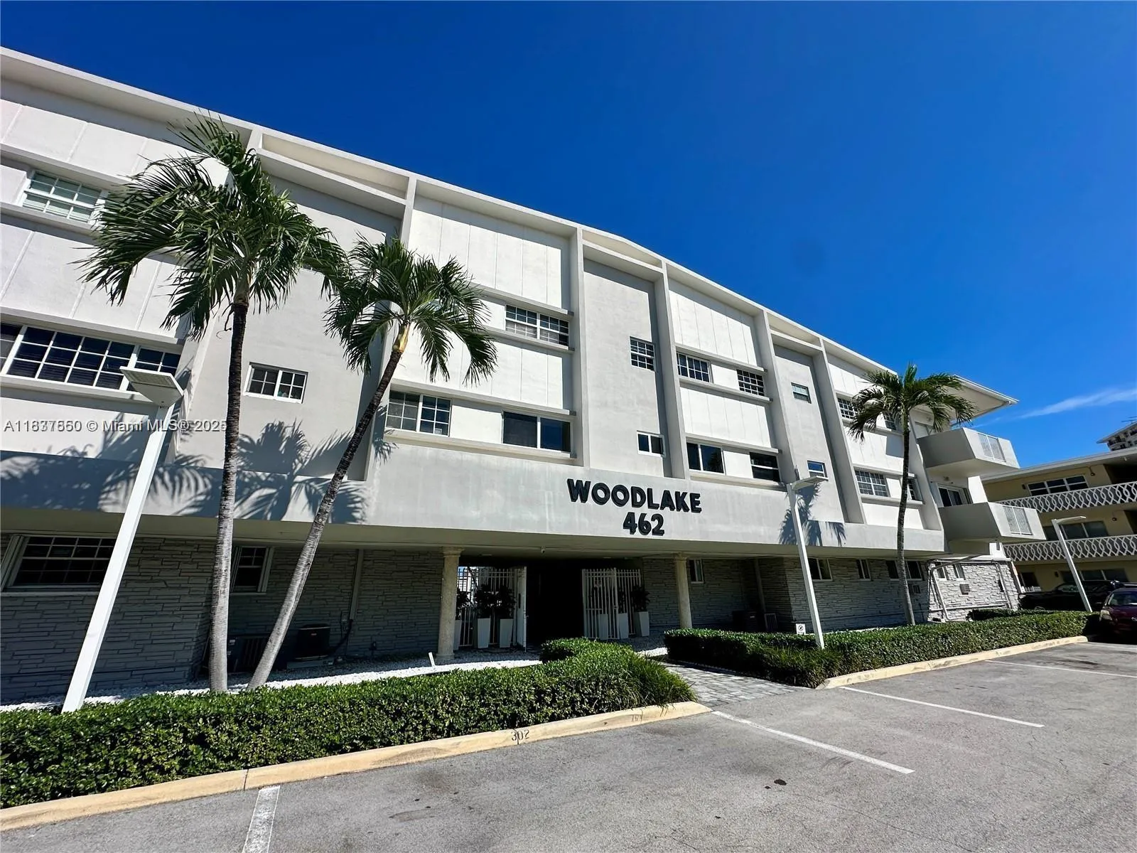 Hallandale Beach, Florida 33009, United States, 2 Bedrooms Bedrooms, ,2 BathroomsBathrooms,Residential,Active,168199